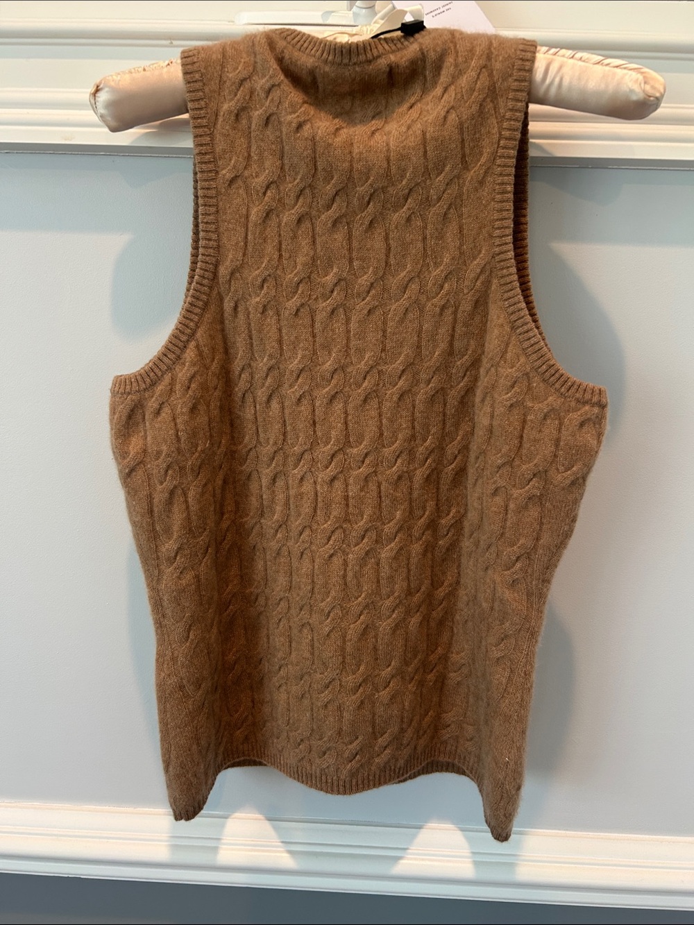 NAADAM Beige Cashmere Cable-Knit V-Neck Sweater Vest - Neutral Tan Knit - Picture 2 of 12